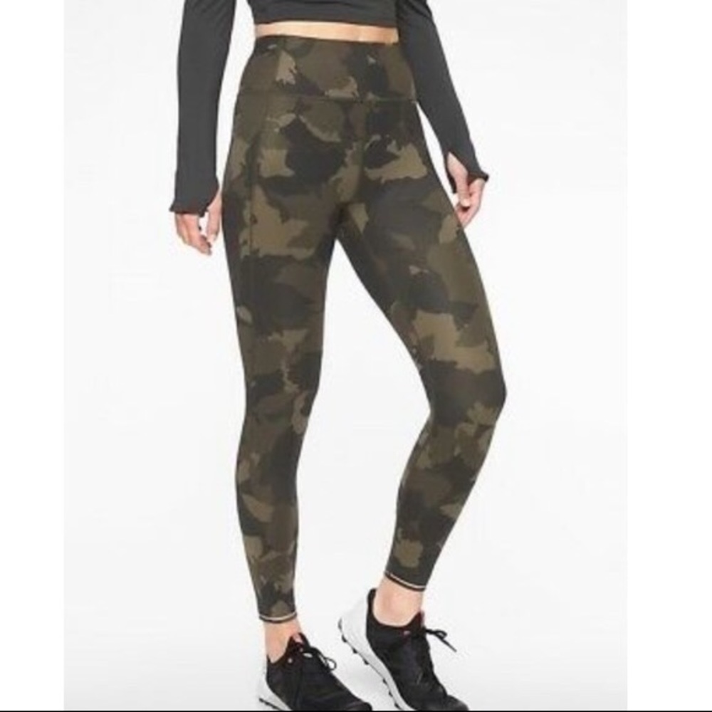 Athleta Run Free Olive Camo 7/8 Leggings XXS
